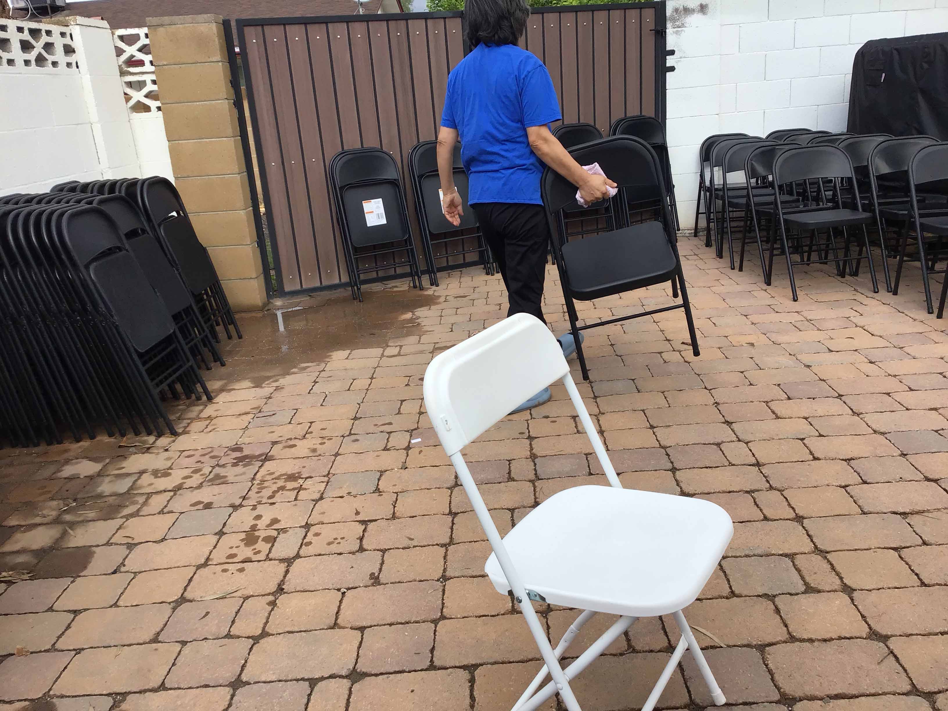 folding chairs (resin w/steel frame, white)