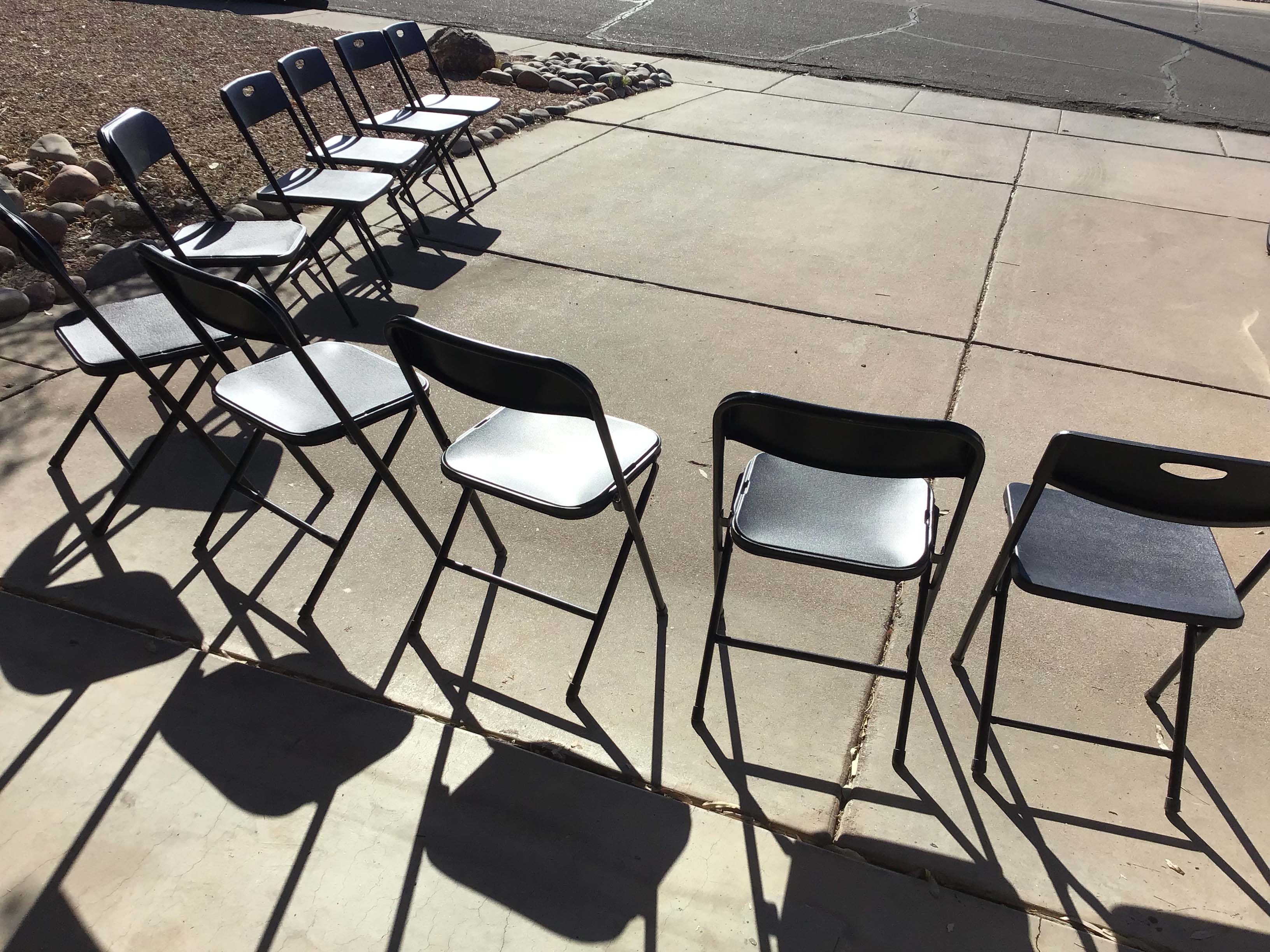 folding chairs (plastic, black)