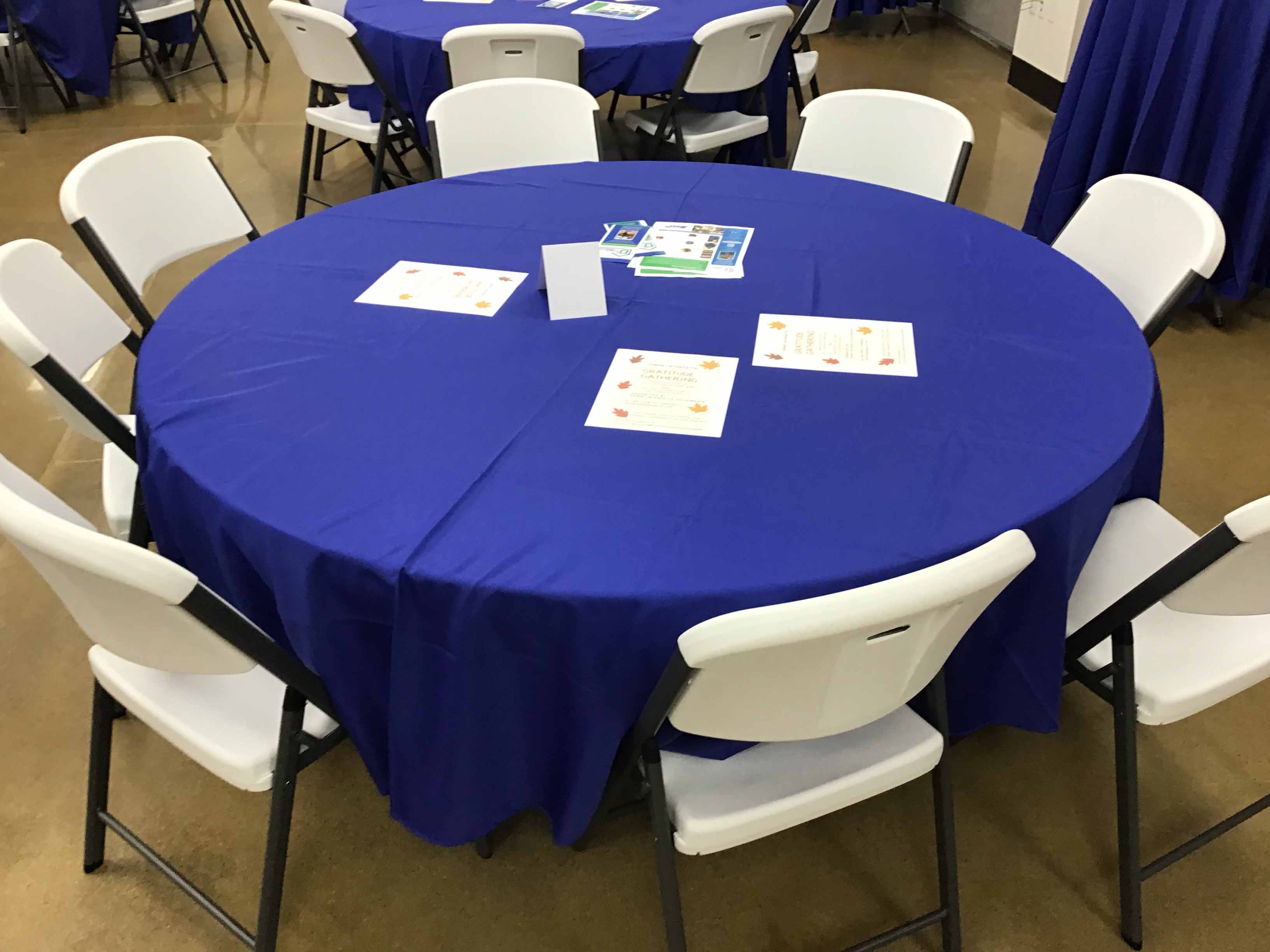 round tablecloths (royal blue) - 108