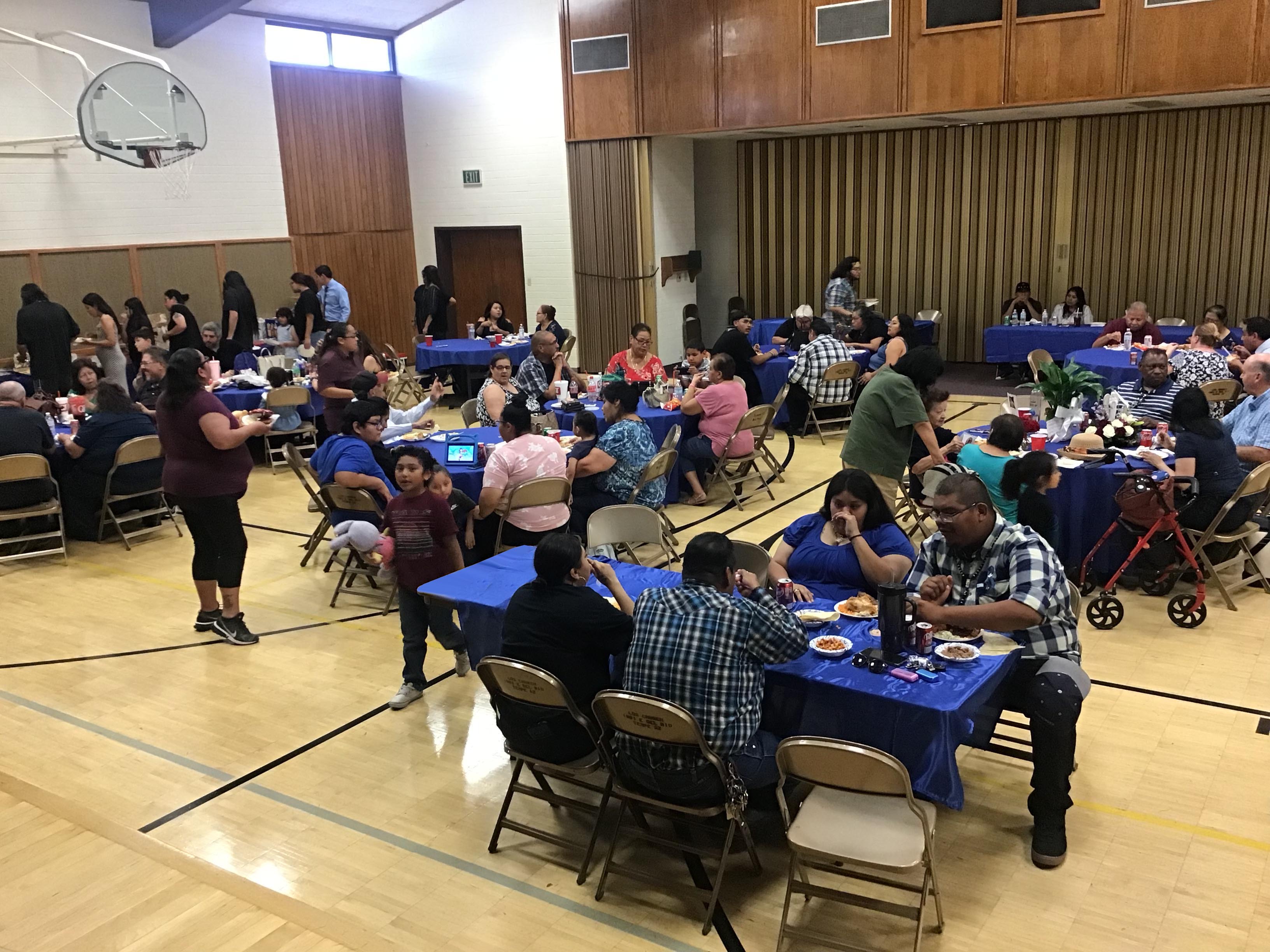 round tablecloths (royal blue) - 108