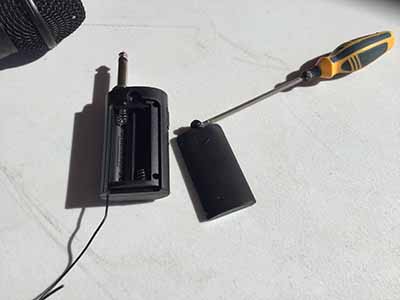 wireless microphone (Singing Machine)