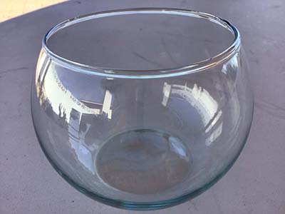 glass fish bowl vase (3.3 x 2.8 x 3.5)