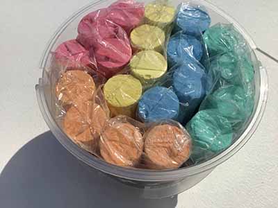 chalk bucket (20 pieces assorted colors)