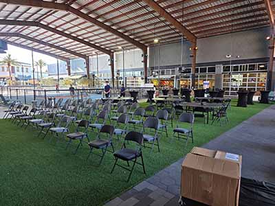 folding chairs (deluxe, padded, gray/black, highback)