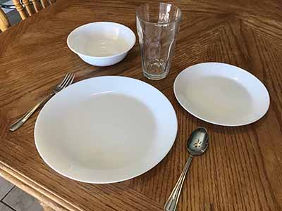 salad plates - glass (white, Oftast) - 7 1/2”