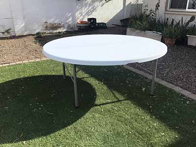 6 foot round tables (bifold)