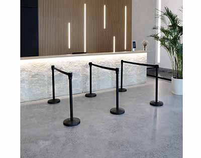 stanchion with 6.5 foot retractable belt