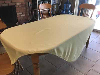 square tablecloths (butter) - 72