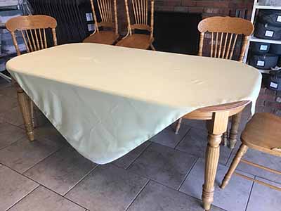 square tablecloths (butter) - 72